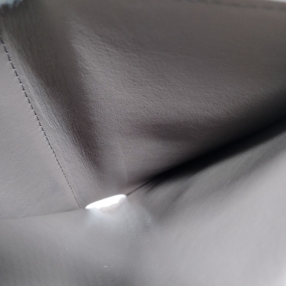 Louis Vuitton Capucines Compact Wallet - Picture 7 of 9